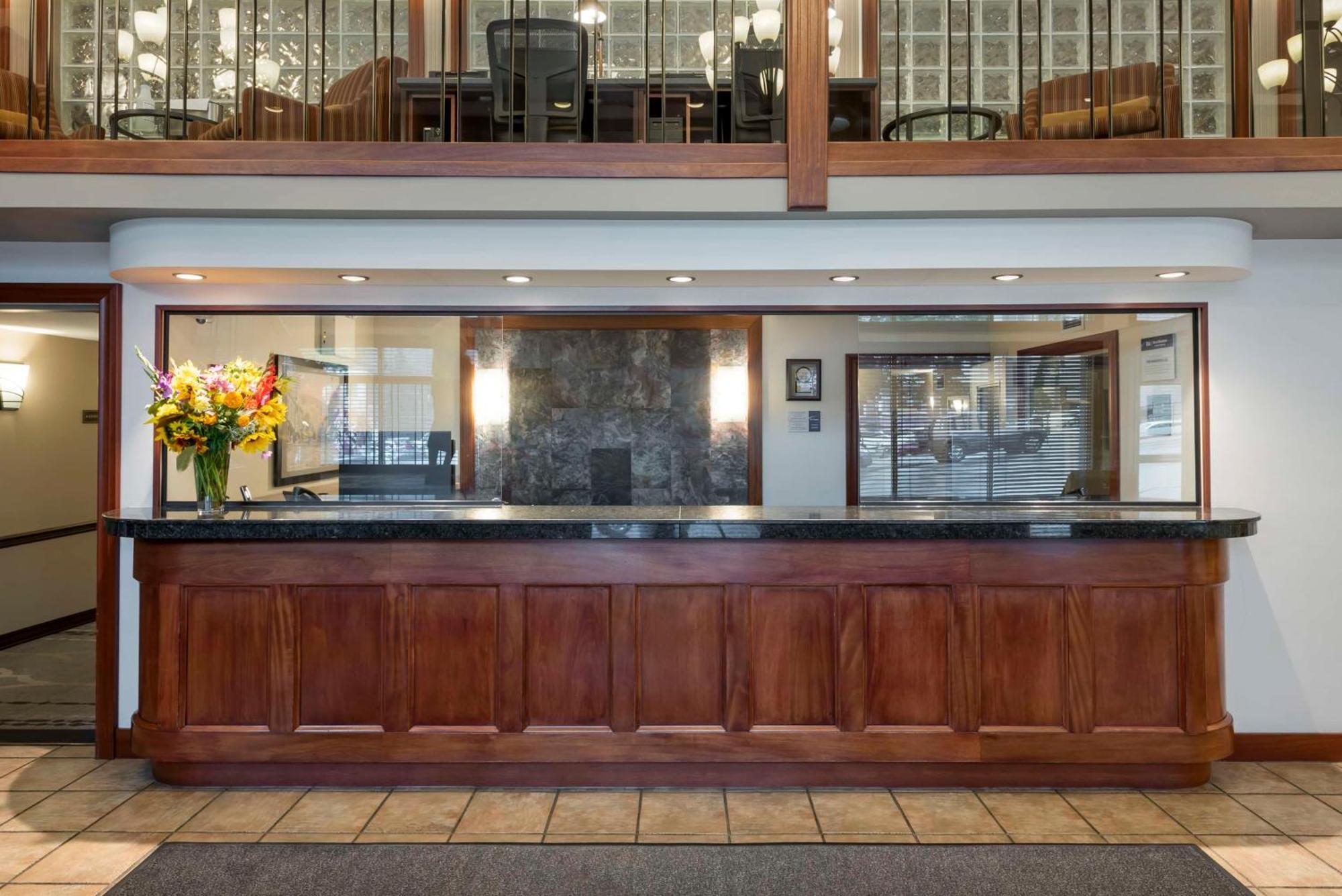 Best Western Plus Baker Street Inn Nelson Exterior photo